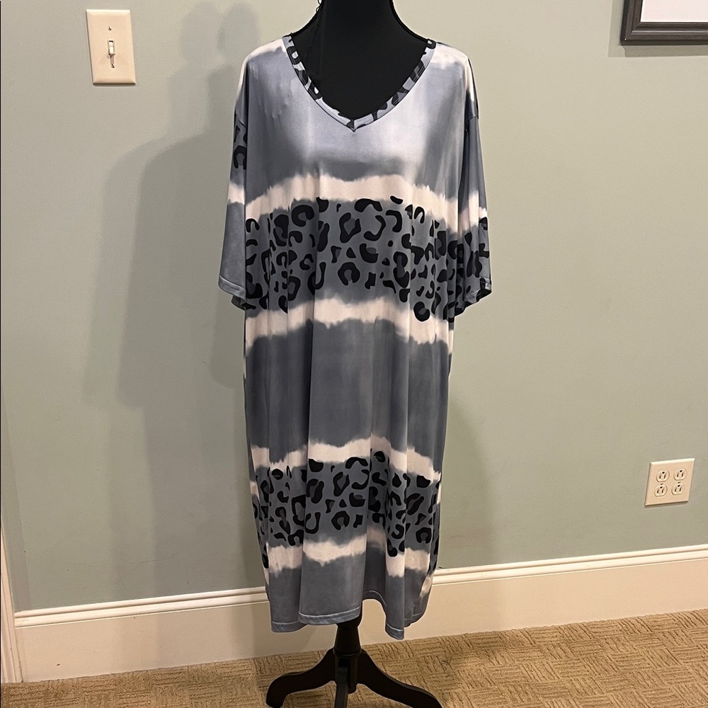 Elegant Blue and Black Patterned Midi Dress